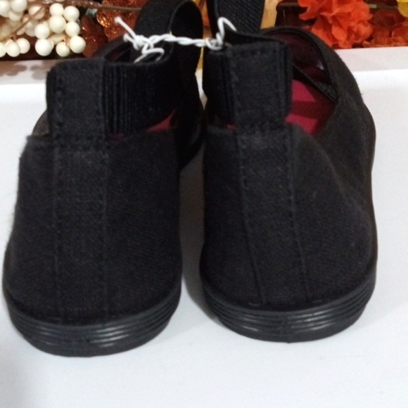 BLOWFISH GIRLS BLACK ANKLE STRAP BALLERINA FLATS SIZE 4 NWT - Picture 4 of 9